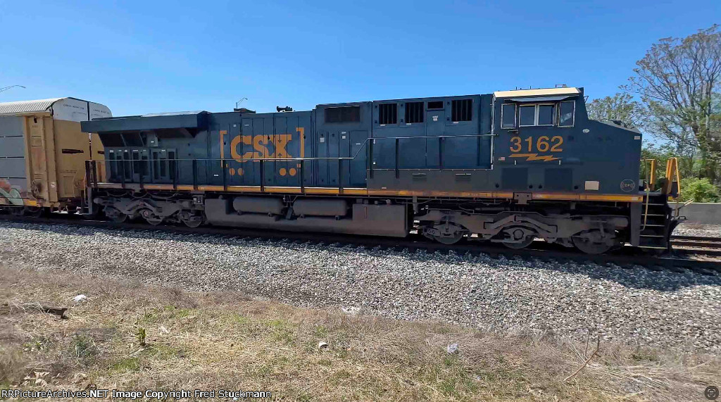 CSX 3162 Leads M276.